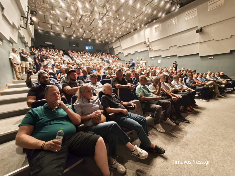 Στα όρια της απελπισίας οι κτηνοτρόφοι - γέμισαν το θέατρο Τυρνάβου